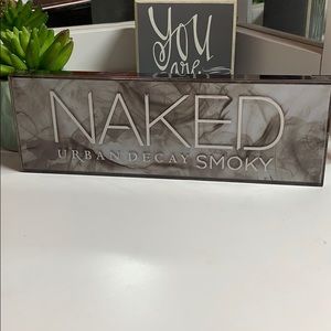 Urban Decay Naked Smoky Palette